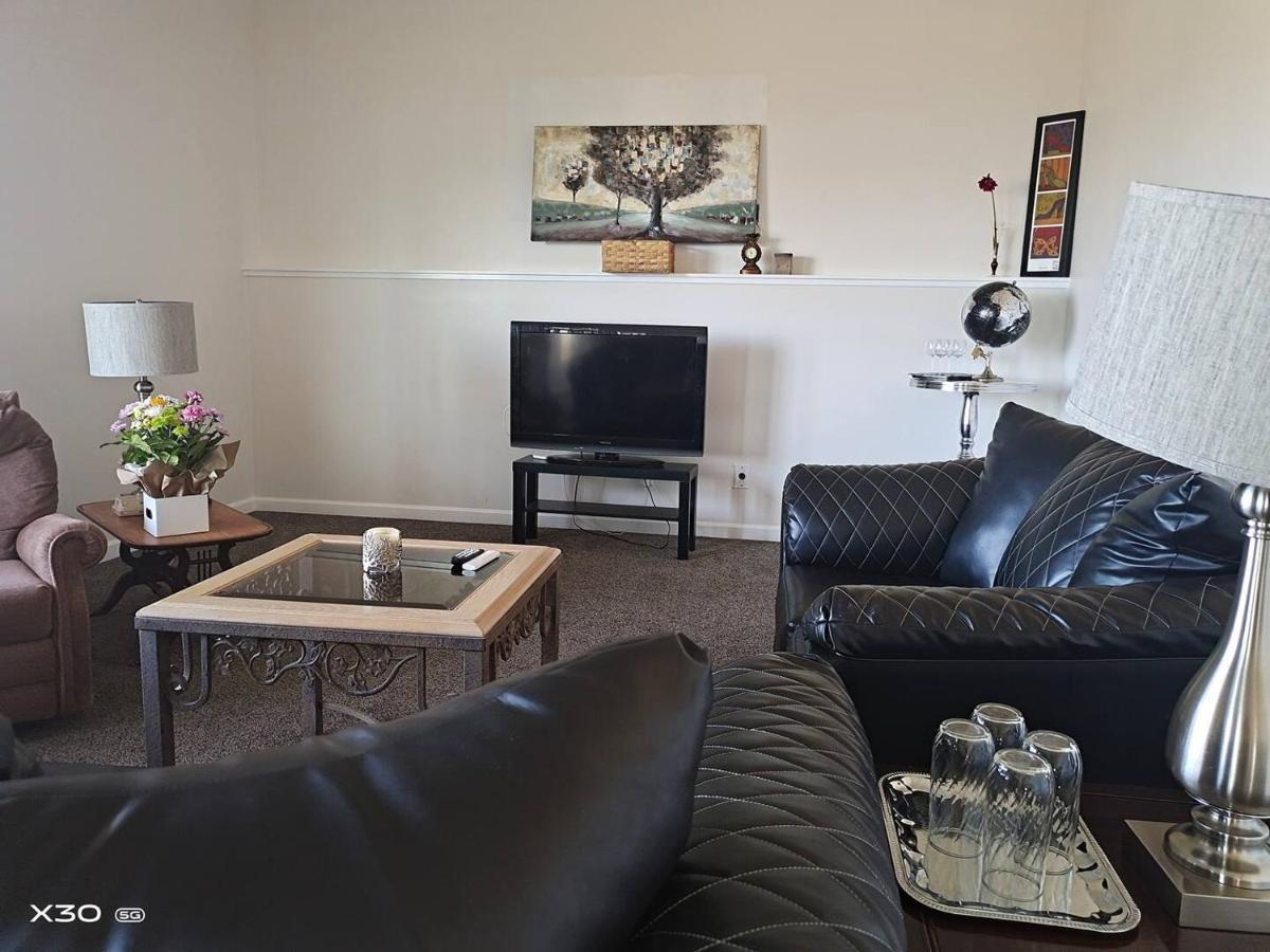 Peaceful And Spacious Lake View West Kelowna Esterno foto