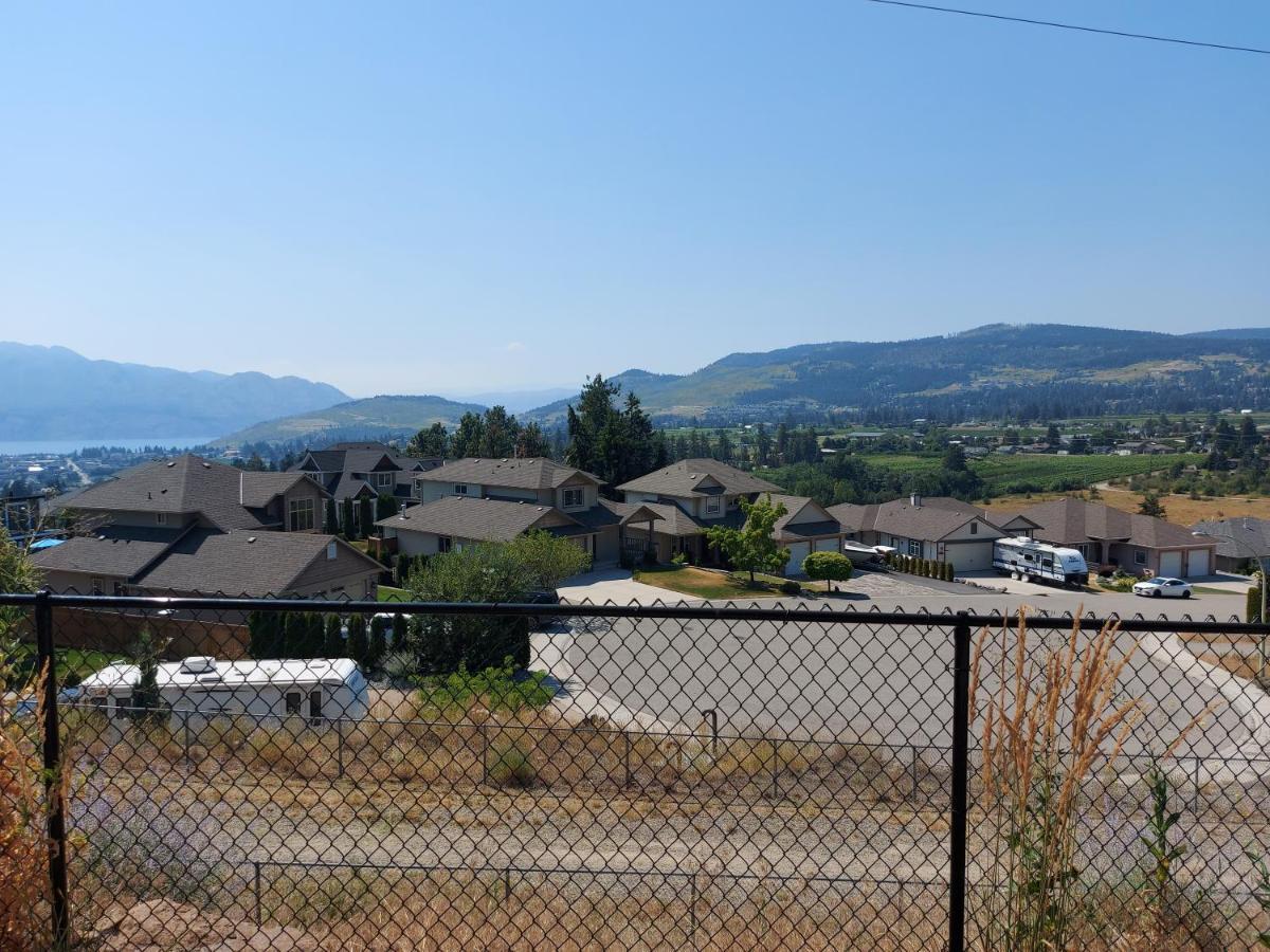Peaceful And Spacious Lake View West Kelowna Esterno foto