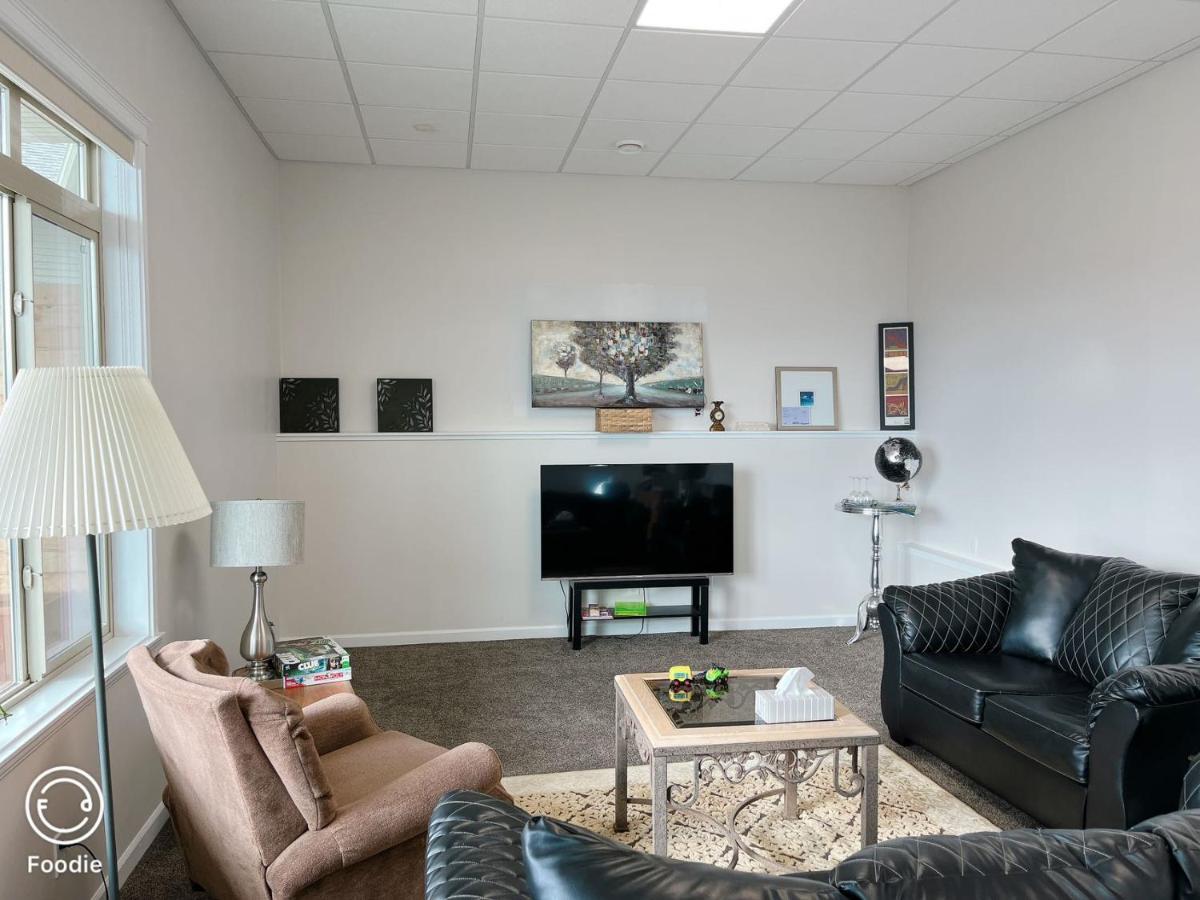 Peaceful And Spacious Lake View West Kelowna Esterno foto