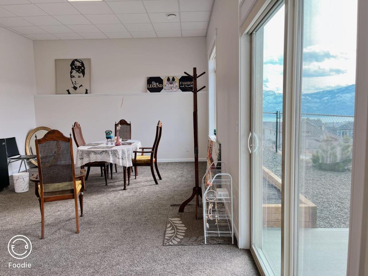 Peaceful And Spacious Lake View West Kelowna Esterno foto