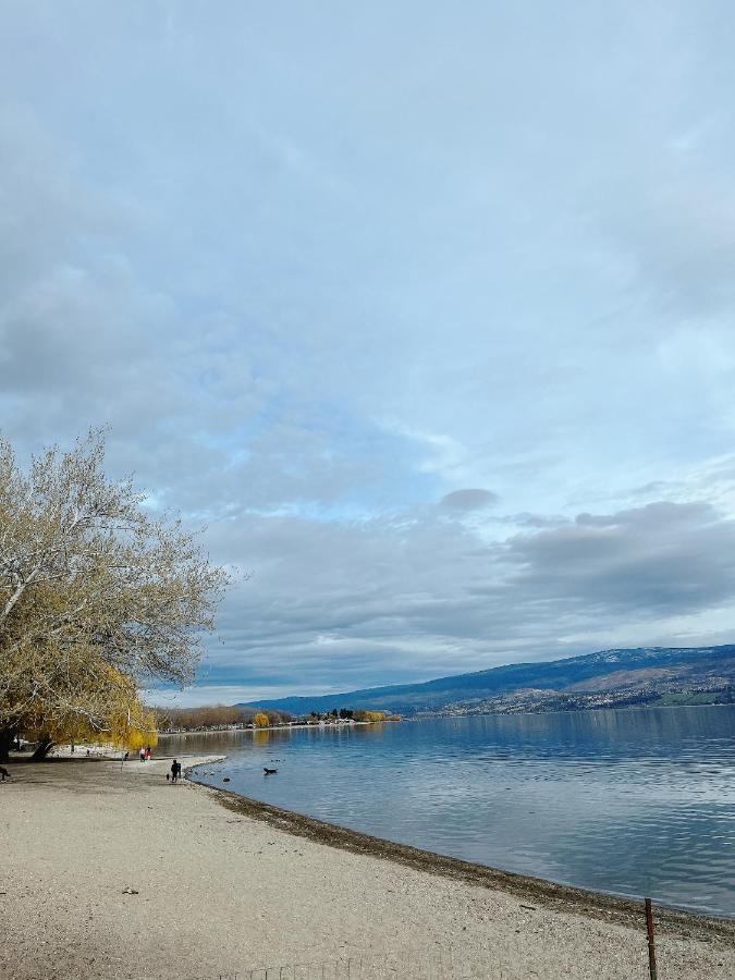 Peaceful And Spacious Lake View West Kelowna Esterno foto