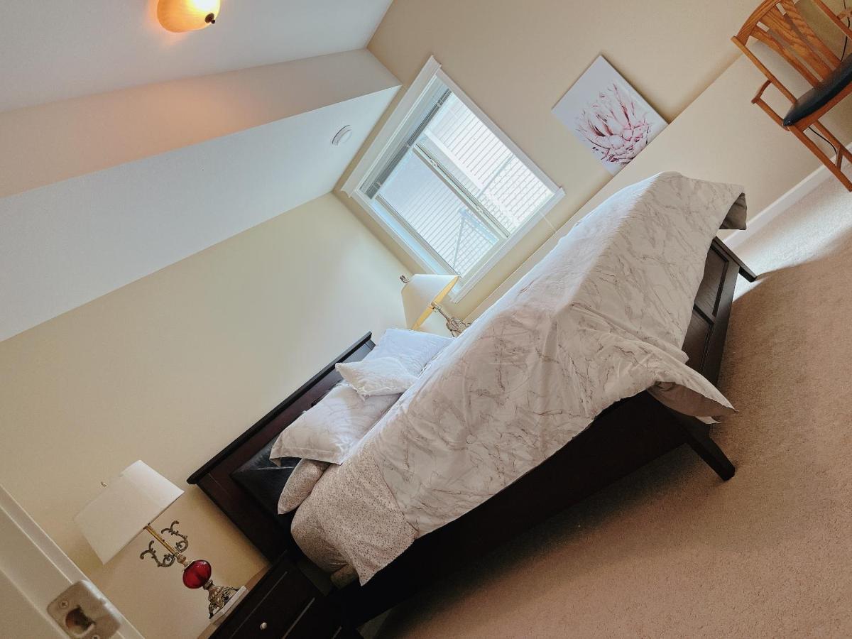 Peaceful And Spacious Lake View West Kelowna Esterno foto