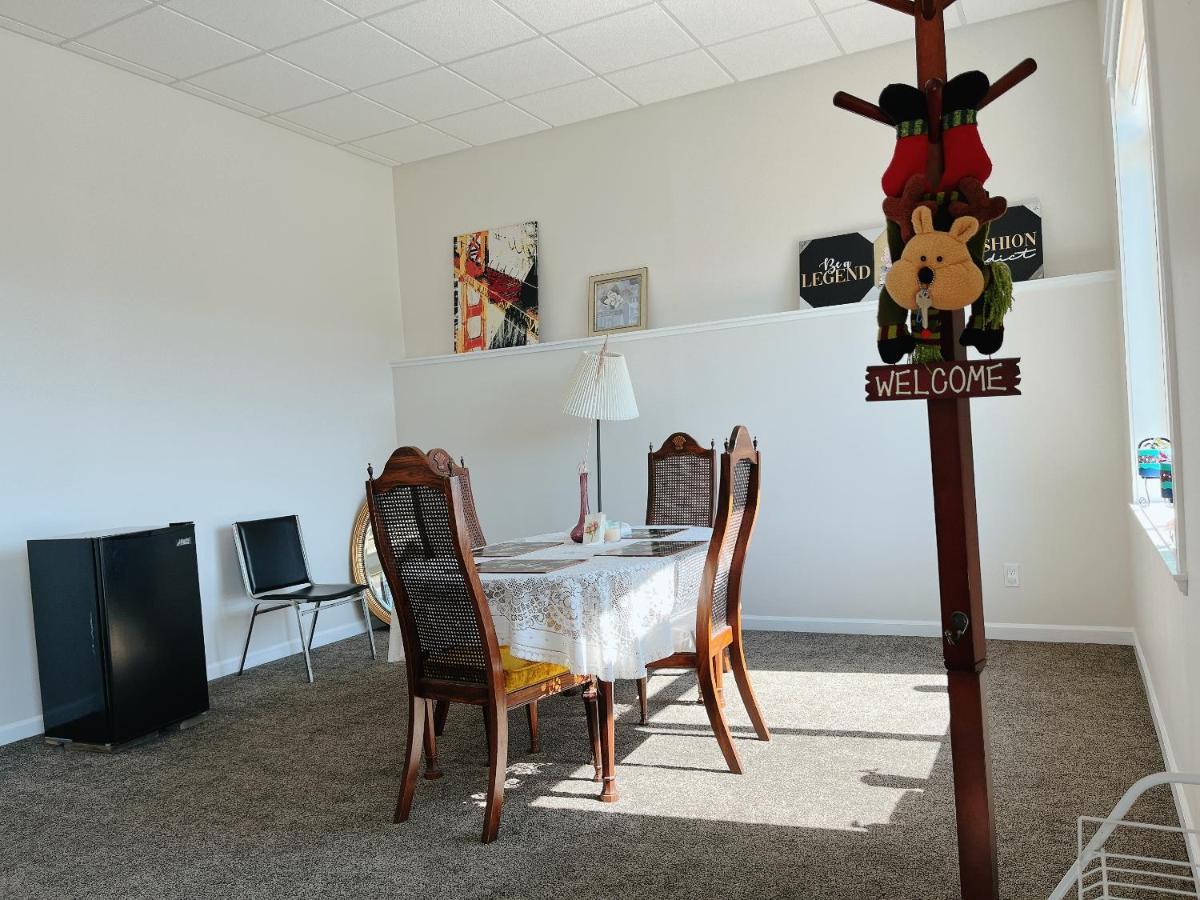 Peaceful And Spacious Lake View West Kelowna Esterno foto