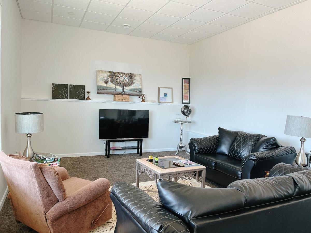 Peaceful And Spacious Lake View West Kelowna Esterno foto